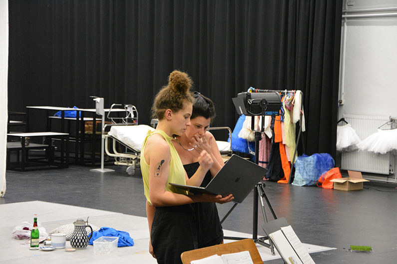 Schere Herz Papier Probenbild (c) AMH 795x528